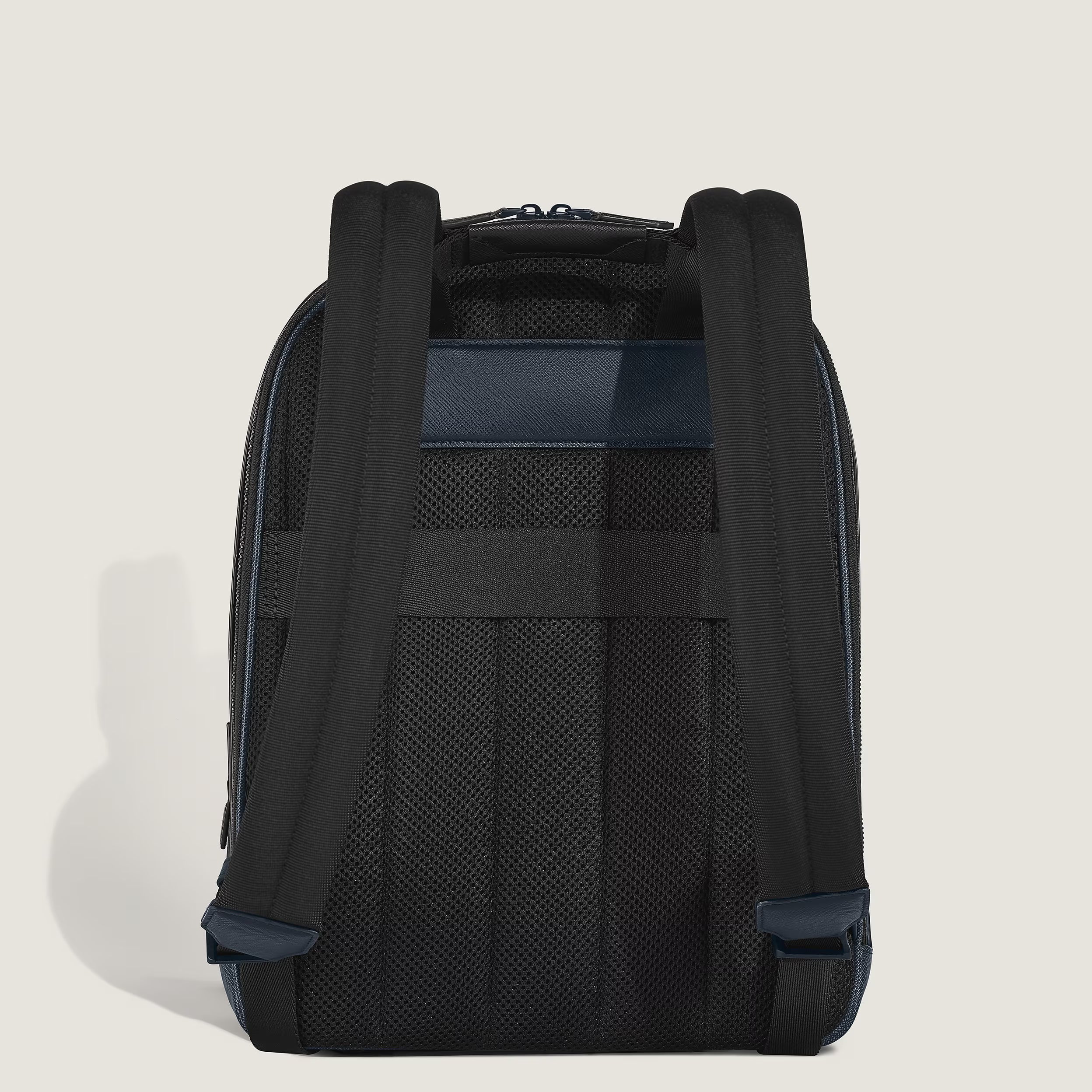 Sac à Dos Moyen Modèle avec 3 Compartiments en Cuir Sartorial