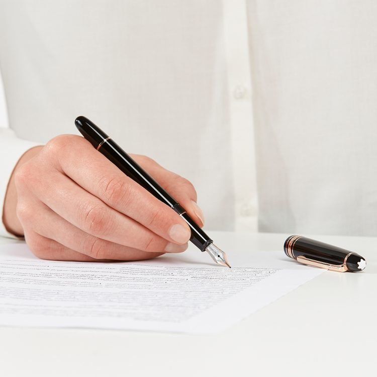 Stylo plumeMontblancStylo plume Montblanc Meisterstück doré à l'or rose classique