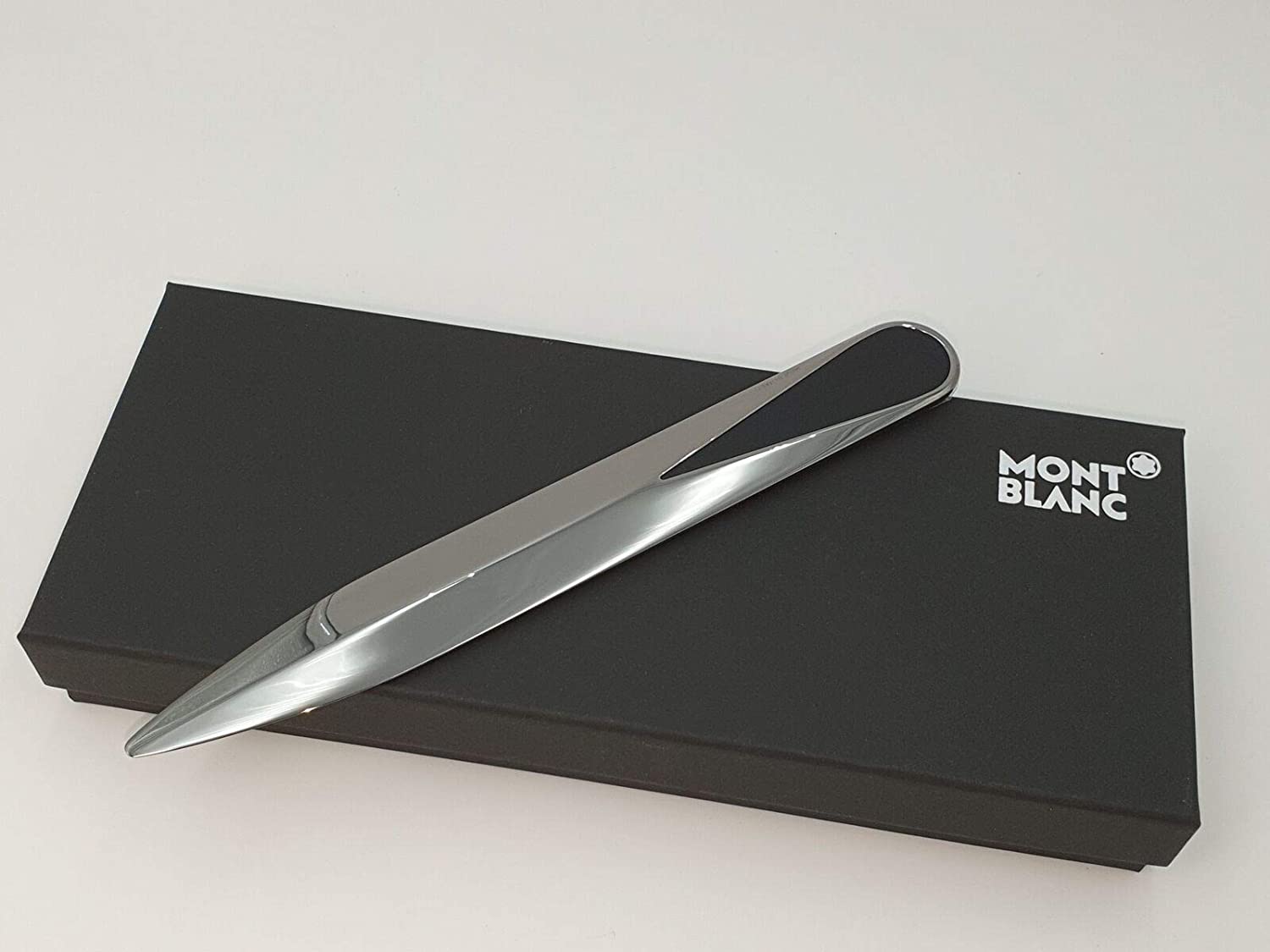 Ouvre - lettresMontblancOuvre - lettres avec cuir Montblanc